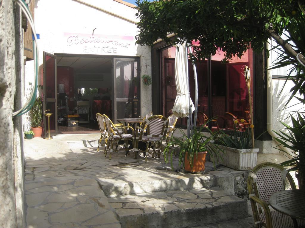 Auberge Villa Montaleigne Saint-Laurent-du-Var Extérieur photo