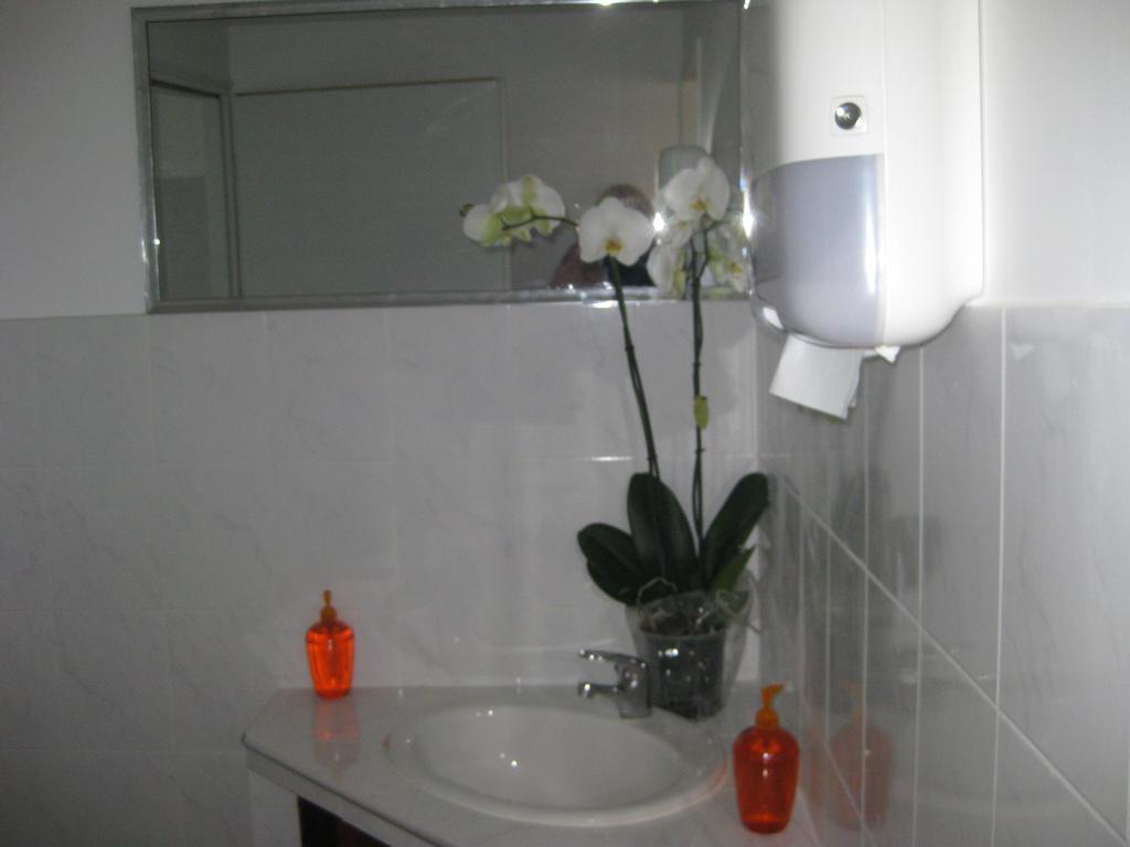Auberge Villa Montaleigne Saint-Laurent-du-Var Extérieur photo